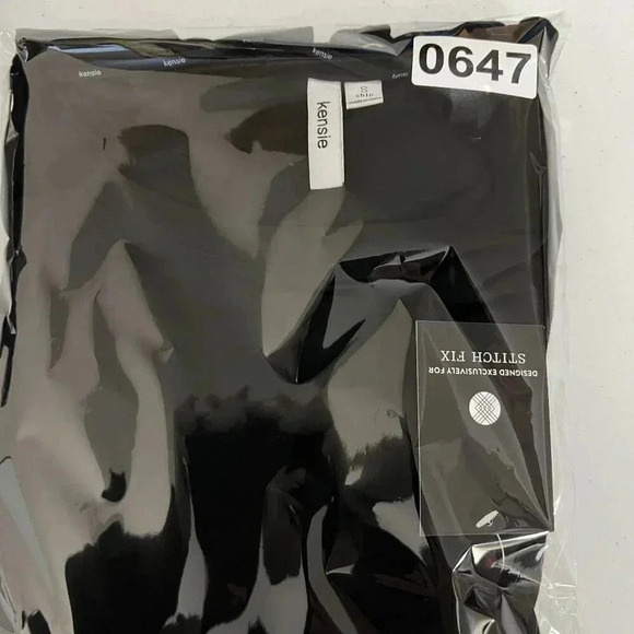 Kensie NWT Stitch Fix Exclusive Womens S Black Bell Sleeve Top Grommet Hem Fairy - Picture 16 of 16